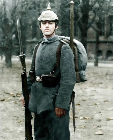 Эрих Мария (Пауль) Ремарк в военной форме Германской Империи, 1917 год