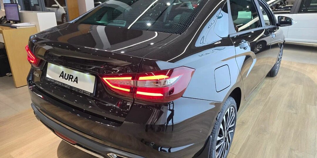 Продажи у Ауры провалились, стоянки забиты, многие дилеры не продали ни одной Ауры, начали продавать со скидками до 800 тыс.руб