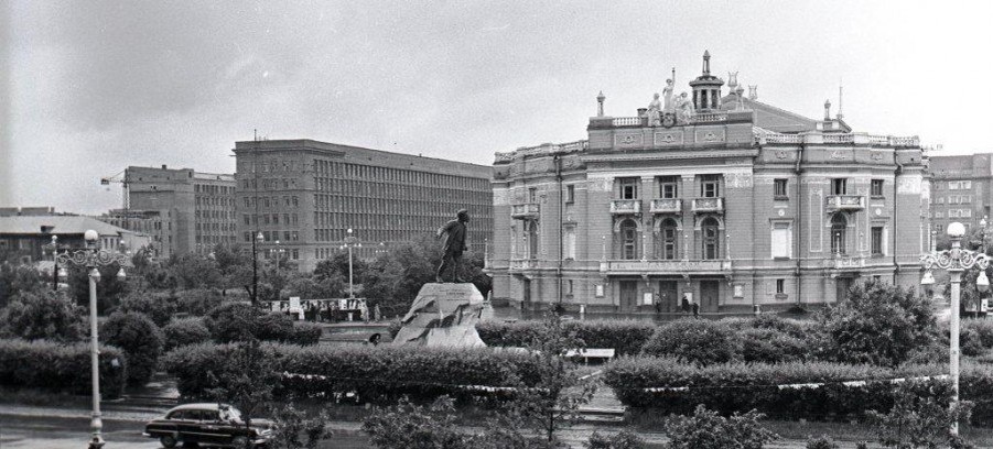 Свердловский театр оперы и балеты, 60-е годы 20 века. Из свободных источников.