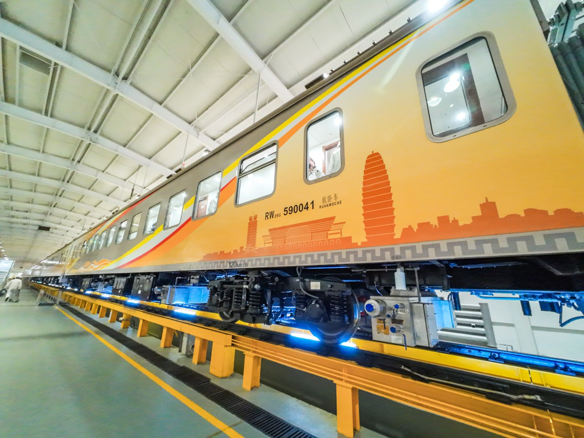 Туристический вагон локомотивной тяги производства CRRC. Источник: Cui Xuanhao/Dahe Daily