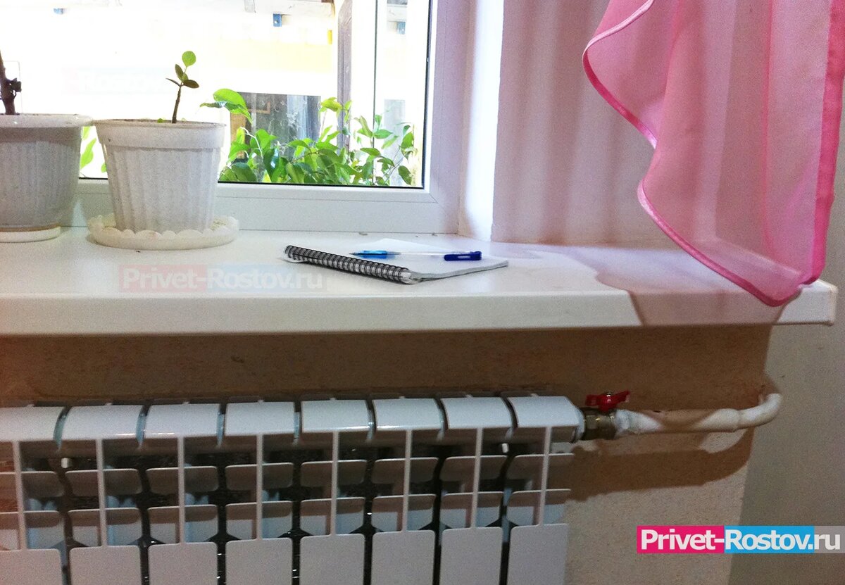  

Согласно документу, с 15 апреля ресурсники и коммунальщики Ростова-на-Дону начнут перевод системы теплоснабжения на летний режим работы. Отключение отопления связано с повышением температуры воздуха до нормативных значений.

Стоит добавить, что неделей ранее ростовчане просили досрочно отключить отопление из-за потепления, но власти отказали, ссылаясь на прогноз заморозков.