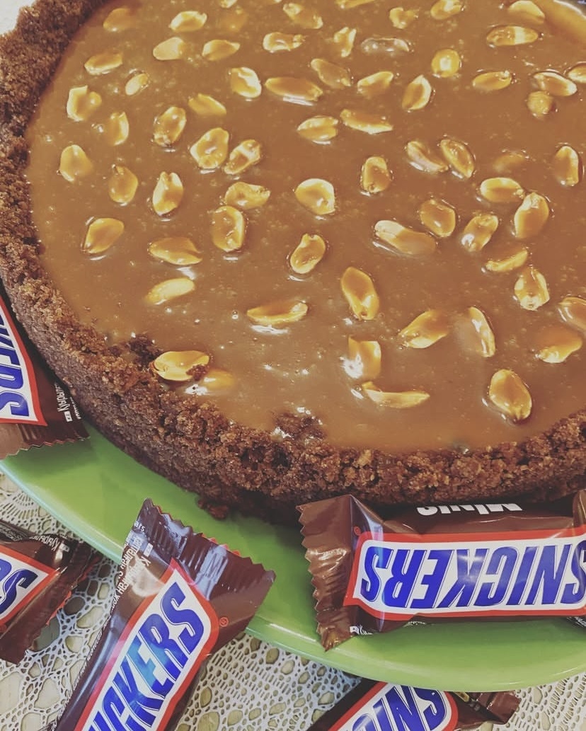 Чизкейк сникерс 