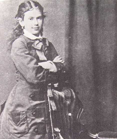 Фото из открытых источников. Как я добывала фотографию «подруги» Тани - отдельная история. В книге фотографий не было. Умоляла бабушку принести из библиотеки любую книгу с фотографиями семьи Льва Николаевича, запомнила, как выглядела Таня в детстве (здесь ей - десять лет)