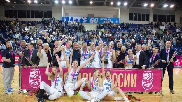    Баскетболистки, тренерский штаб и руководство курского «Динамо».БК «Динамо» Курск