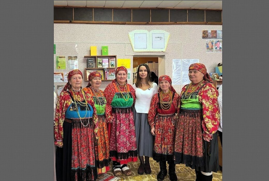 Татьяна с коллективом бабушек Канаевского хора Пензенской области. К этому региону у артистки особое отношение