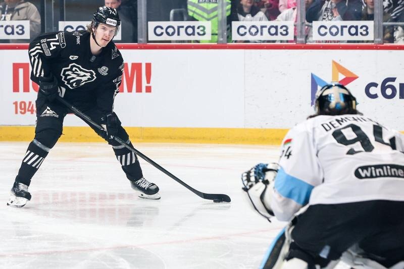    Фото пресс-служба ХК «Трактор» / Воспитанники челябинского хоккея Виталий Кравцов и Василий Демченко