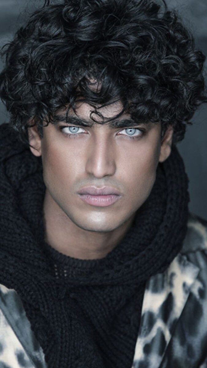 Фото из интернета. Похож на Сеню.     