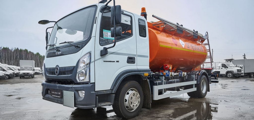 Новый топливозаправщик на шасси Валдай 12 - среднеразмерный вариант.