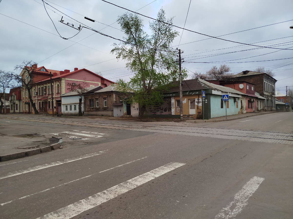 Многим из этих домов около 100 - 120 лет.