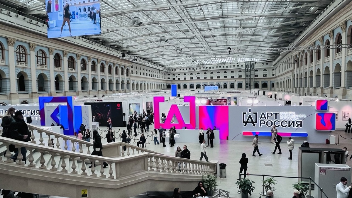 Вот такой вид с лестницы