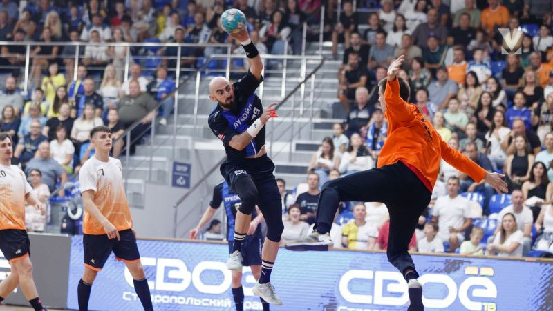    Гандболисты ставропольского «Виктора» добыли ничью в Снежинске Фото: Дмитрий Ахмадуллин / / ИА «Победа26»