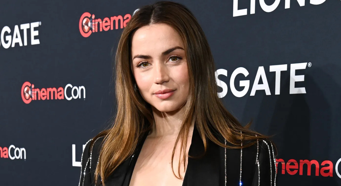 Ана де Армас на презентации Lionsgate во время CinemaCon в Caesars Palace в Лас-Вегасе 1 апреля 2025 года.