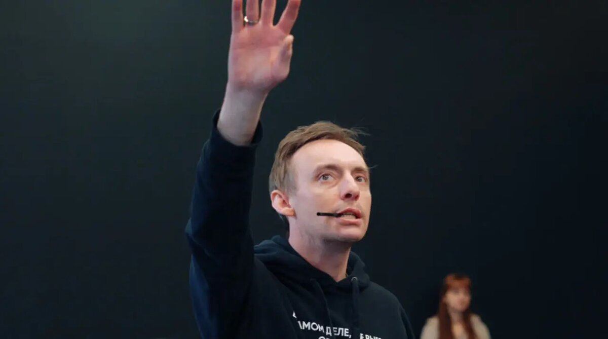    Илья Дель. Фото: скриншот из видео в телеграм-канале театре имени Ленсовета.