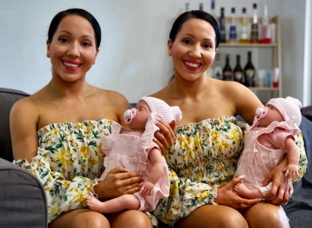 Анна и Люси ДеСинк на очередном шоу в Австралии. Девушки сильно постарались и немного вернули себе естественную красоту. Ист: https://youtu.be/hYxUNYjxztQ?si=4ZojeID5Vw_j1QvQ