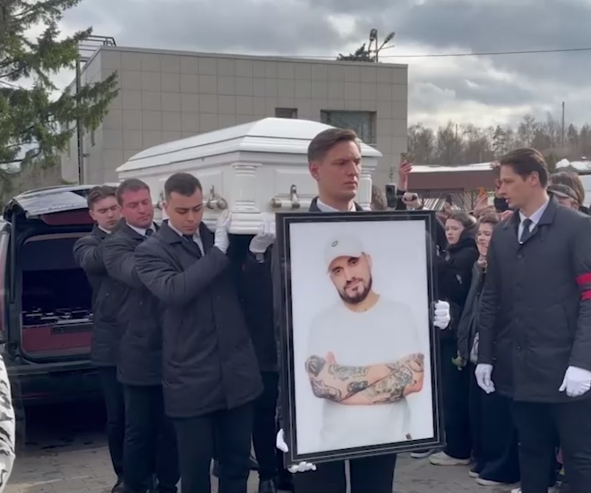 Накануне похоронили Пашу Техника. Социальные сети
