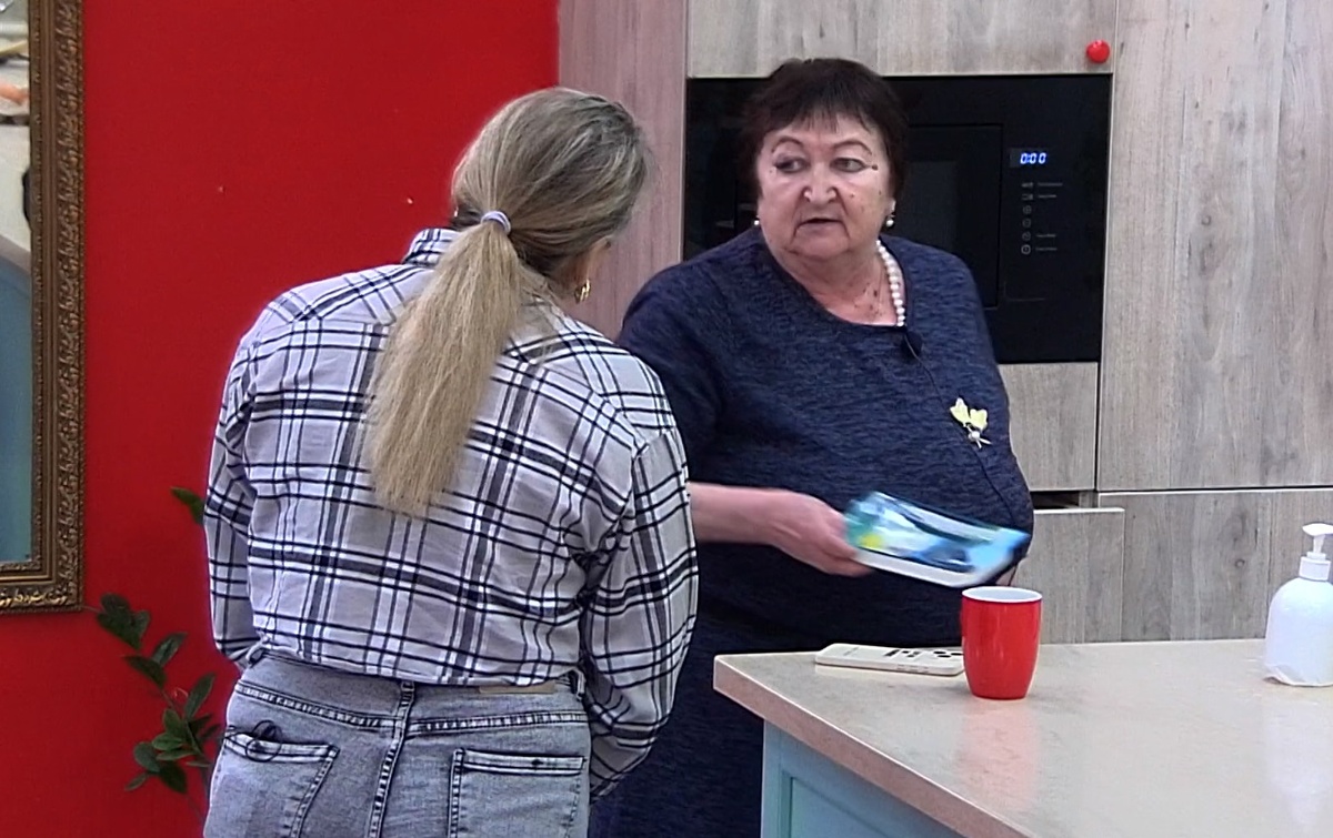 Вероника Гракович и Людмила Николаевна (фото из эфира на «Okko»)