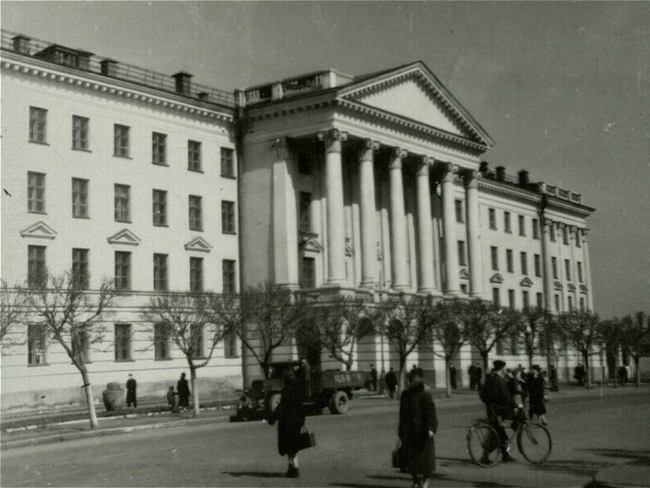 Казанский филиал АН СССР.  Источник: https://www.facebook.com/photo.php?fbid=2014231351958455&set=gm.2261371250855364&type=3&theater&ifg=1
