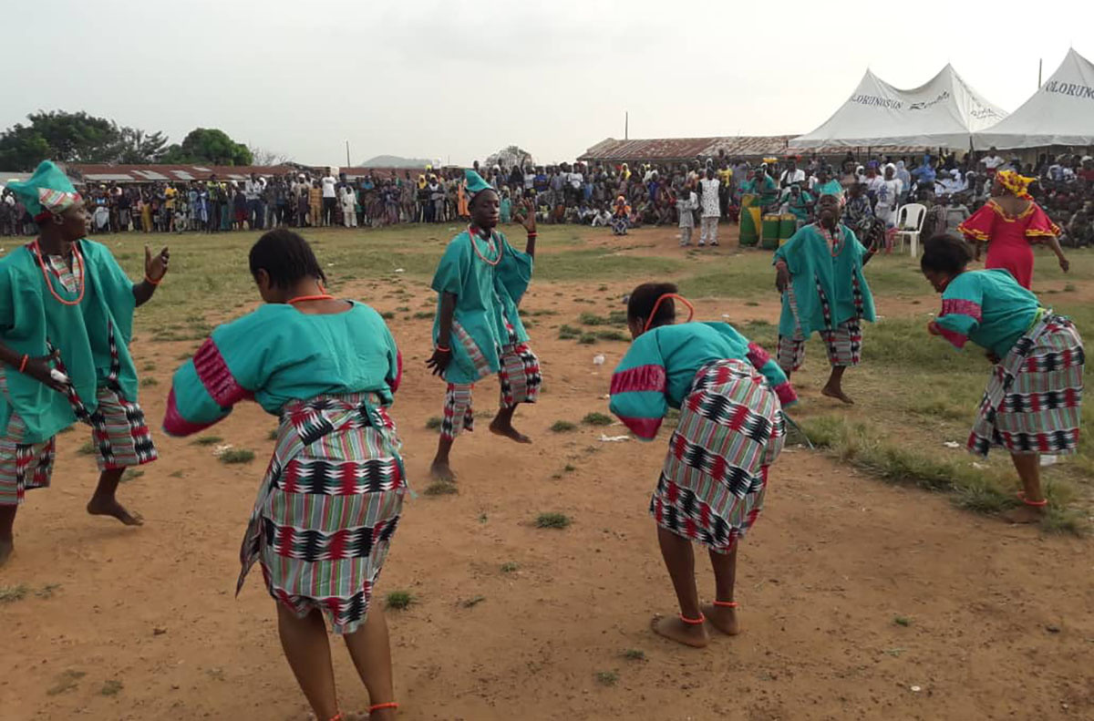 Энергичное вращение бёдрами - неотъемлемый элемент африканских народных танцев