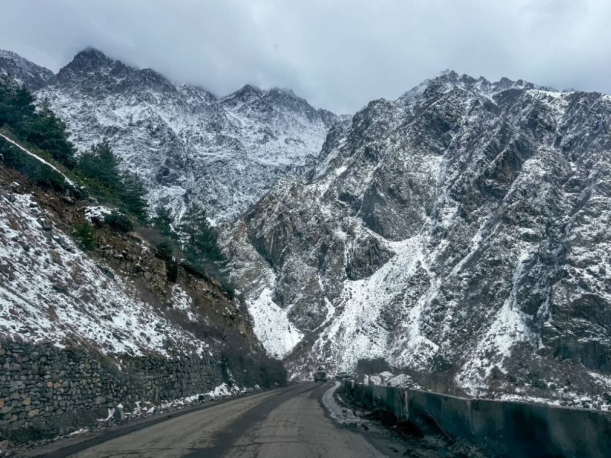 Военно-грузинская дорога. Апрель 2025.  Фото автора