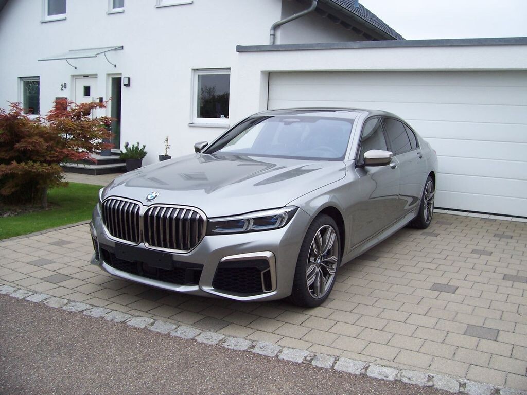 BMW M760Li