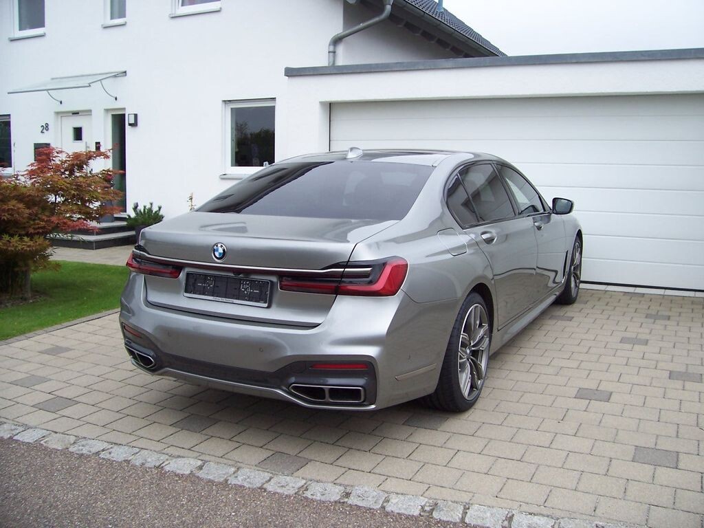 BMW M760Li
