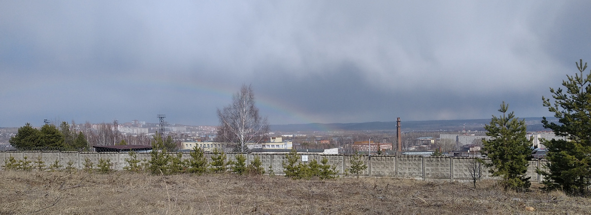 Вон она над городом, упирается почти в дом подруги (фотографии мои)
