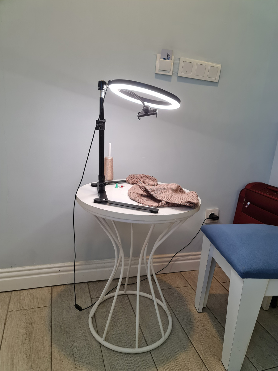 Рабочий уголок в отеле.