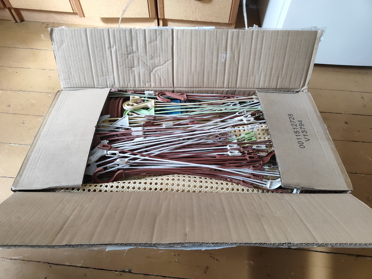 Коробка огромная, еле дотащила