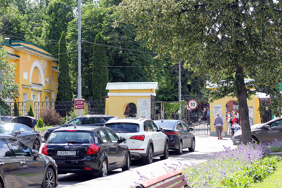 Вход на Даниловское кладбище 