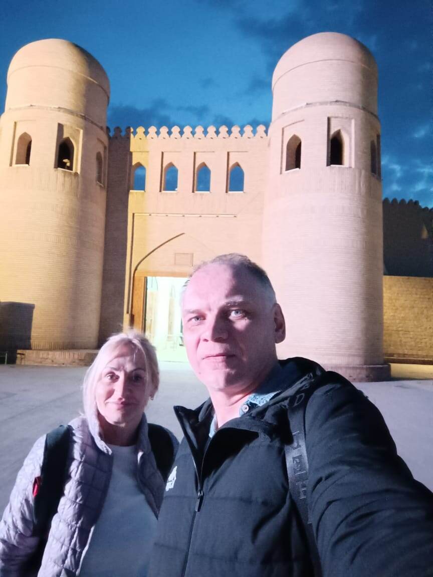 Хива!  Что нас ждет тут!? Вокруг - мир Алладина, полумрак и ни одного человека.