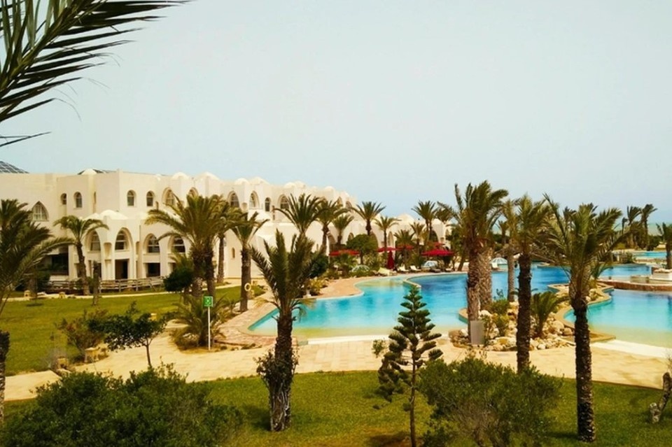    Россиянин назвал картонку на окне причиной задержания туристов в Тунисе Анна СЕЛИВАНОВА