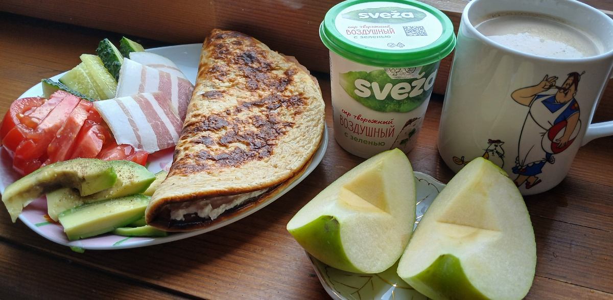 У меня сегодня овсяный блин с творожным сыром. Упаковка сыра на фото. Рекомендую эту марку. Дешевле популярных, а качество отличное.