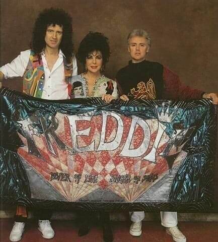 https://www.facebook.com/EspacoQueen/posts/brian-elizabeth-taylor-e-rogerthe-freddie-mercury-tribute-concert-1992/2236469179794499/