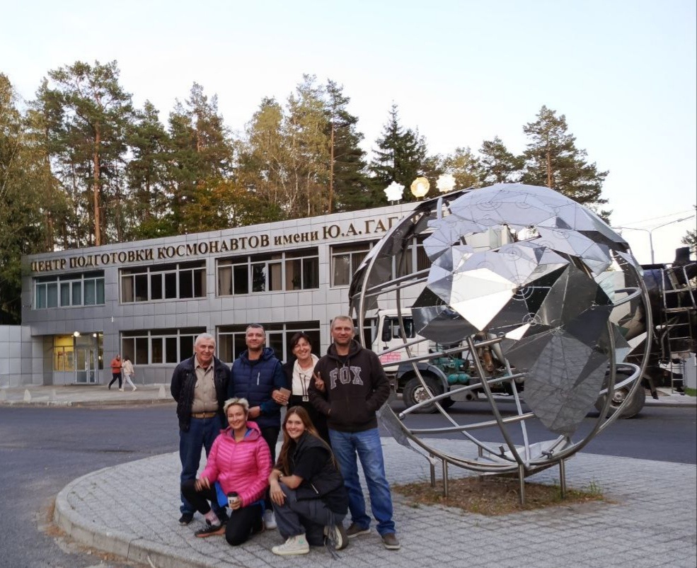 У въезда в Звездный городок
