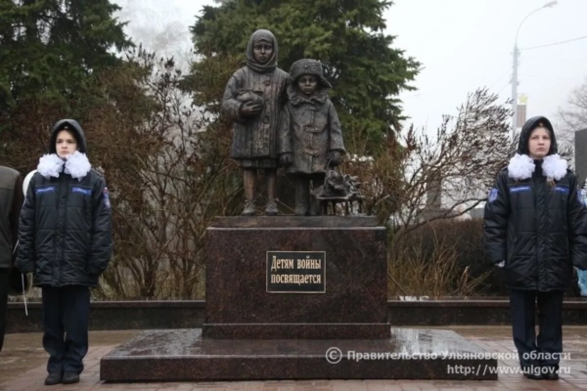    Они поднимали страну из руин.