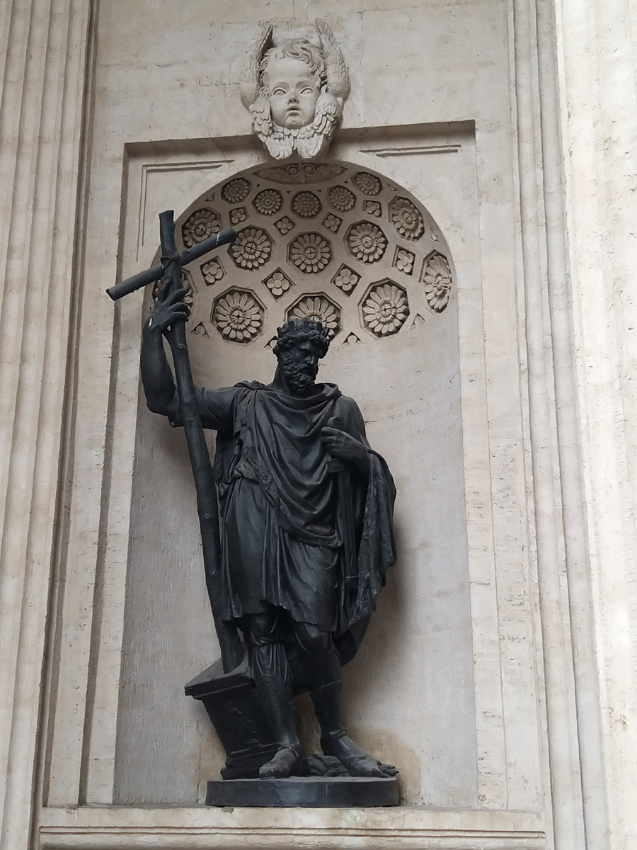 статуя Иоанна Крестителя