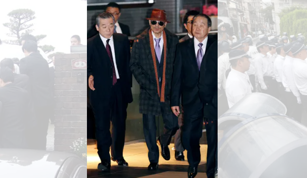 Это главая самой большой группировки Ямагути - Кеничи Синода выглядит как Джонни Депп