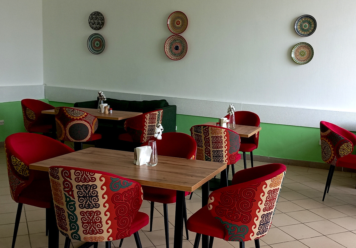 Узбекское кафе «Мир плова» в Донецке. Фото апрель 2025 года