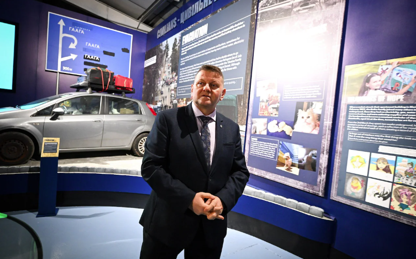 Генерал Валерий Залужный, Чрезвычайный и Полномочный Посол Украины в Великобритании и бывший Главнокомандующий Вооружёнными Силами Украины, осматривает выставку в Танковом музее 03 апреля 2025 г. в Бовингтоне, Дорсет © Finnbarr Webster/Getty