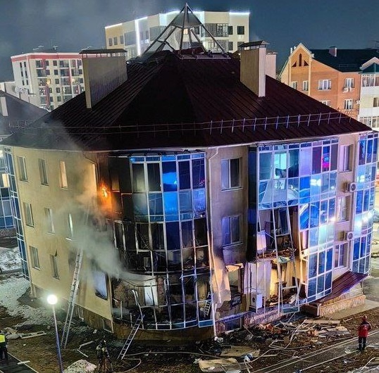    На данный момент известно о пяти пострадавших. Все их госпитализировали. Сейчас на месте работают экстренные службы, устанавливаются причины произошедшего.