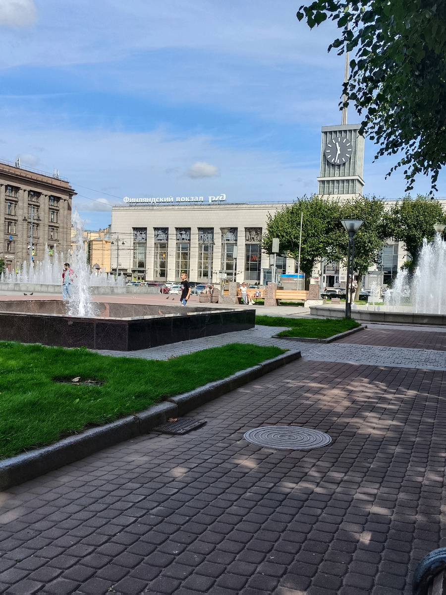 Поющие фонтаны. Финляндский вокзал 