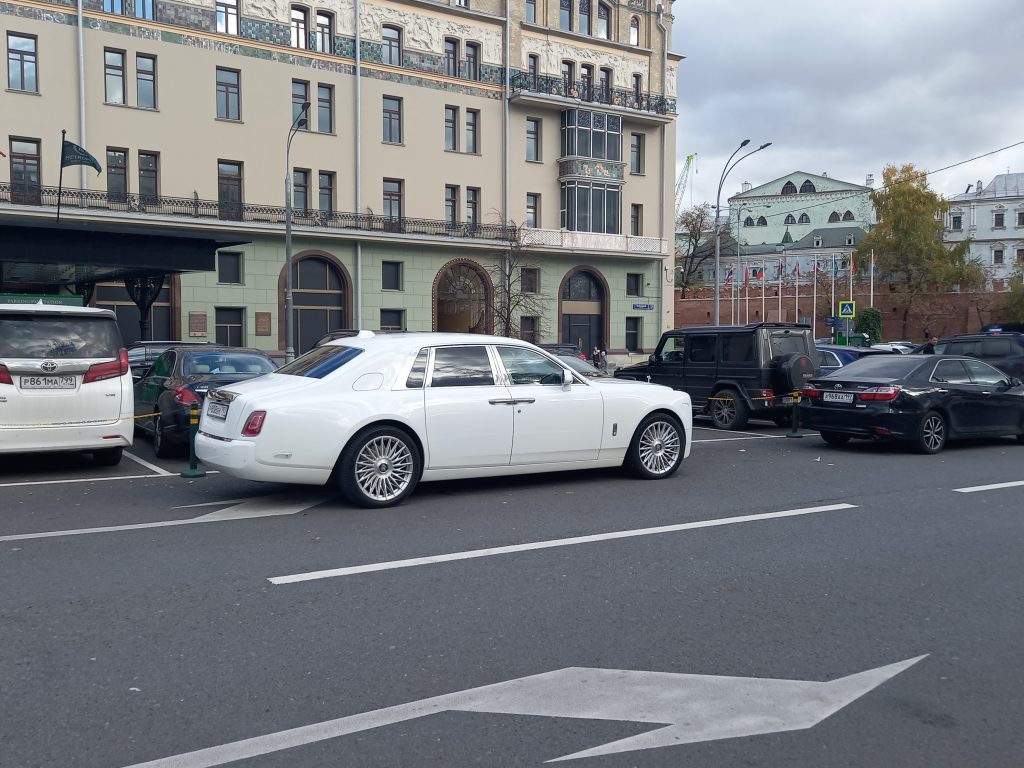 Rolls-Royce — самый востребованный бренд новых люксовых автомобилей в России.