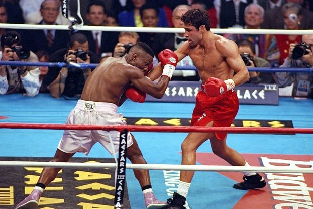    Пернелл Уитакер (слева) и Оскар Де Ла Хойя. Фото: Jed Jacobsohn / Allsport / Getty Images