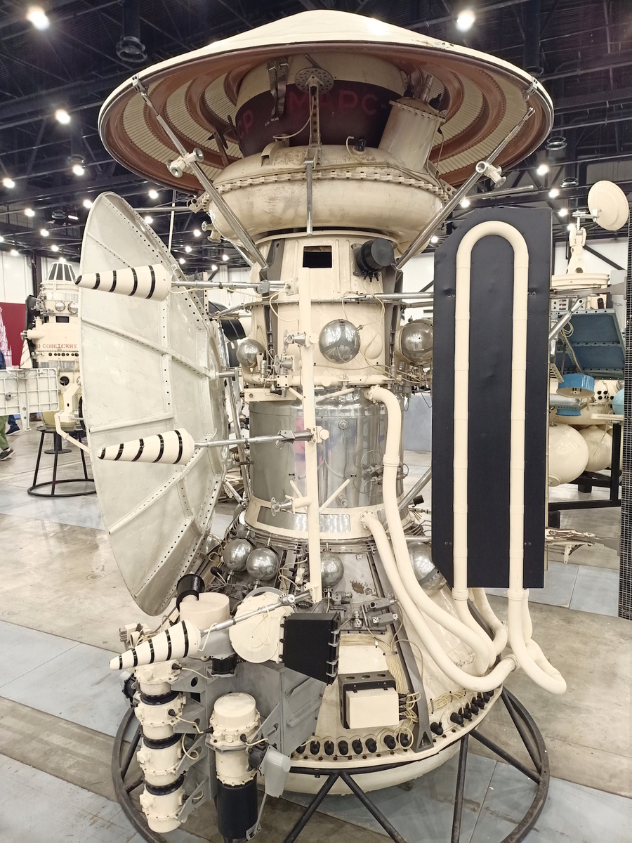 Венера-10 в масштабе 1:2.5