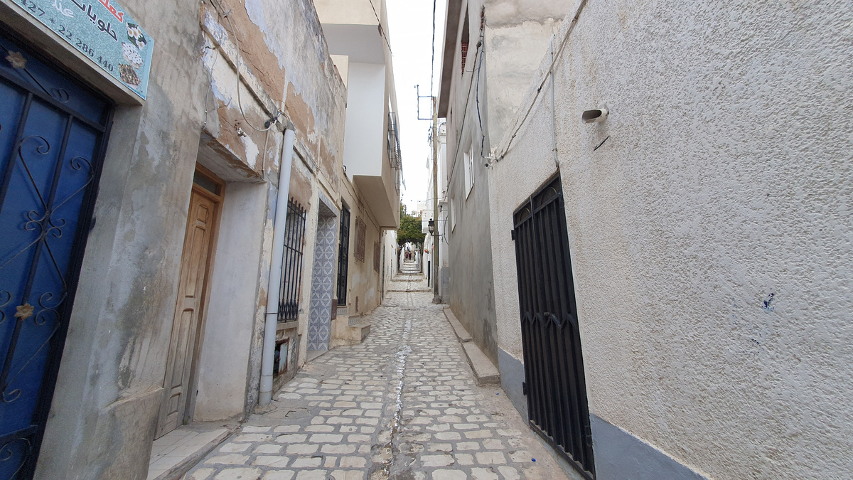 Одна из улиц медины г. Загуан. Справа ещё фото. 