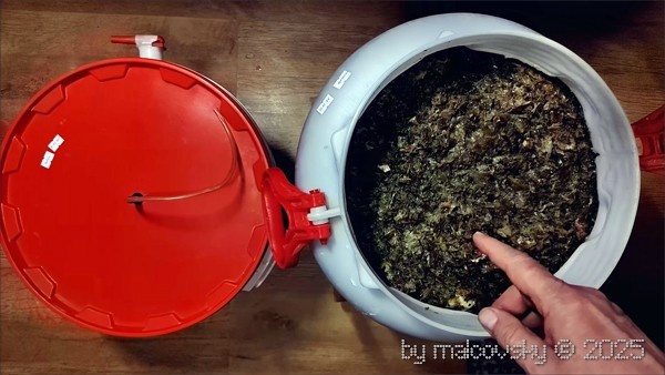 Шапка на поверхности