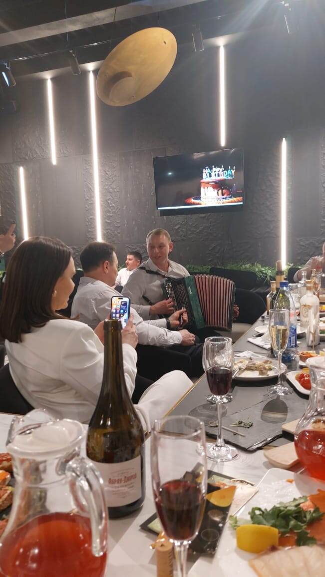 Гости пришли со своим инструментом 