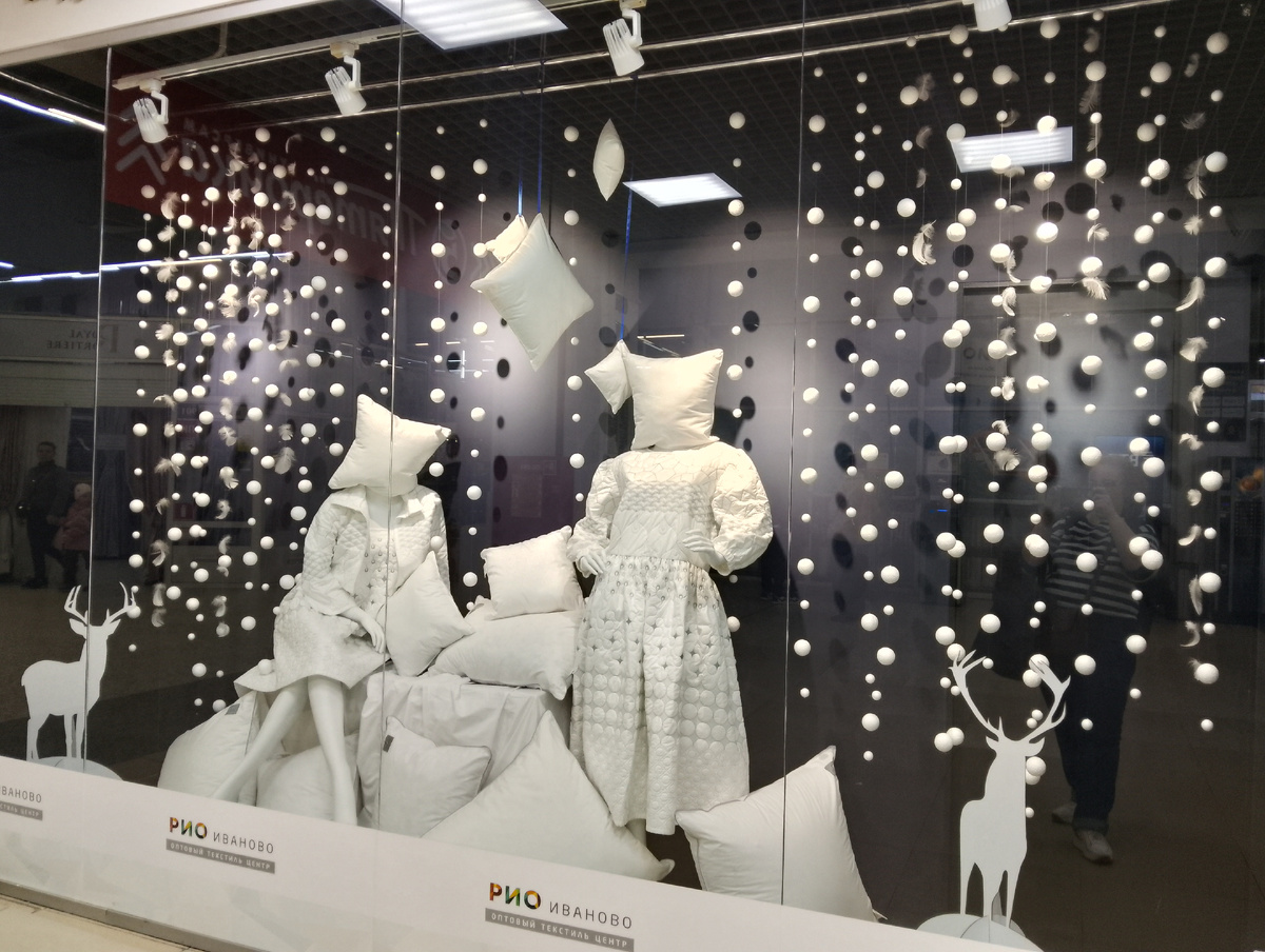 Экспозиция у одного из павильонов, фото автора