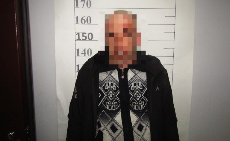    В Ташлинском районе мужчина набросился на полицейских с черенком от лопаты Оренбуржье