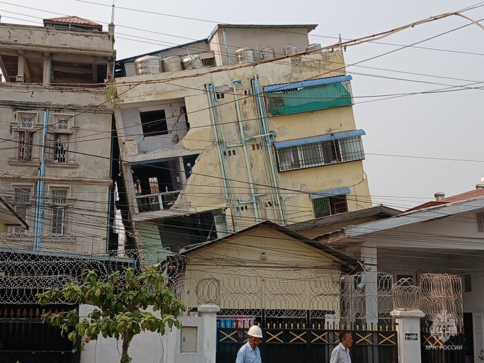 Эти двум домам ещё повезло – от многих осталась только каменная крошка / Фото: ГУ МЧС по Хабаровскому краю